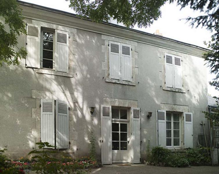 Ancienne maison des grands-parents maternels de Jeanne Champillou, située à Saint-Jean-le-Blanc (façade sur jardin).