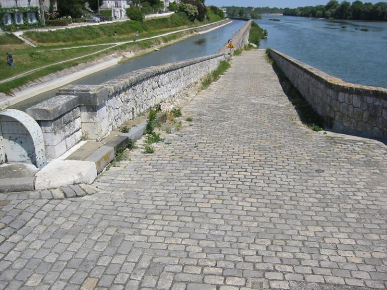 Vue d'ensemble vers l'amont.
