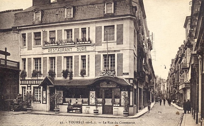 La brasserie Buré, à l'angle du carroi de Beaune, avant 1940. (archives municipales de Tours, 11 Fi 13.2305).