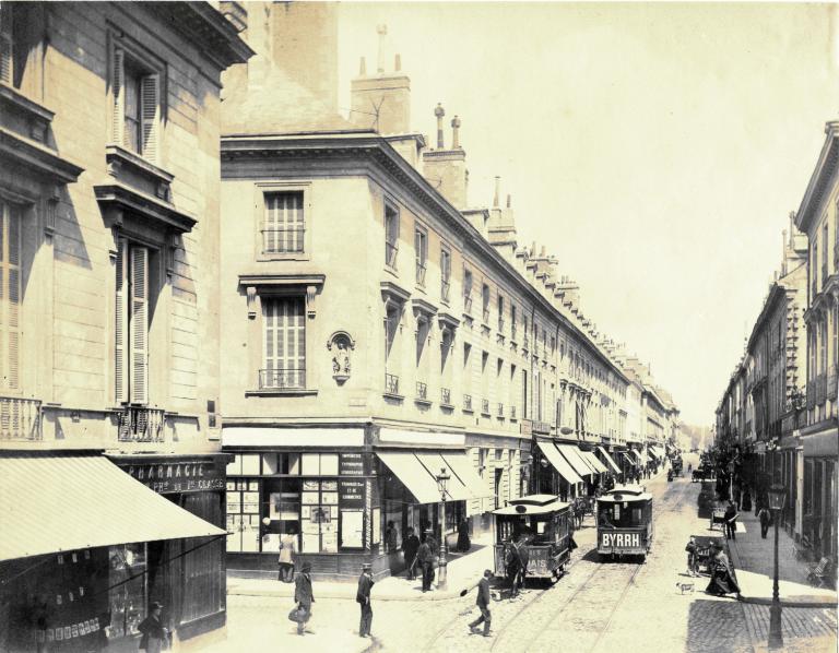 Vue de la rue Nationale, début du 20e siècle. (archives municipales de Tours, 101 Fi 3.6.18). ; Vue de la rue Nationale, début du 20e siècle. (archives municipales de Tours, 101 Fi 3.6.18).