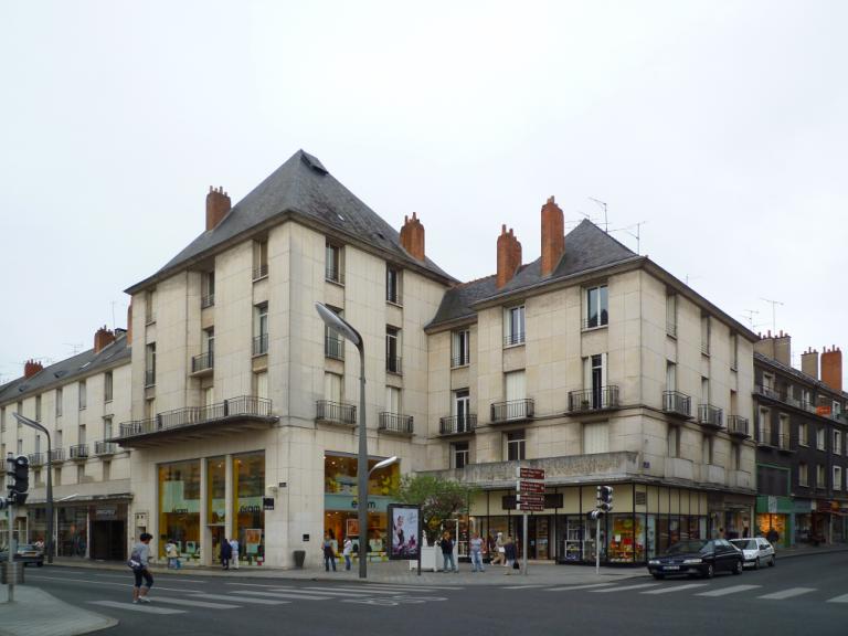 Vue générale à l'angle des rues Nationale et des Halles.