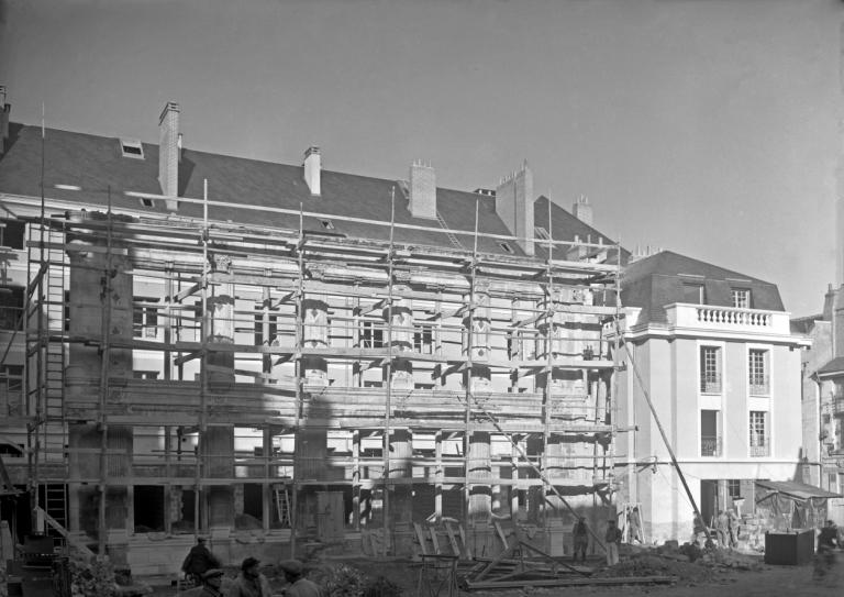 Vue du côté nord de l'îlot en construction, [1955]. (archives municipales de Tours, Fonds Jacques et Thierry Germain, 114 Fi 155).