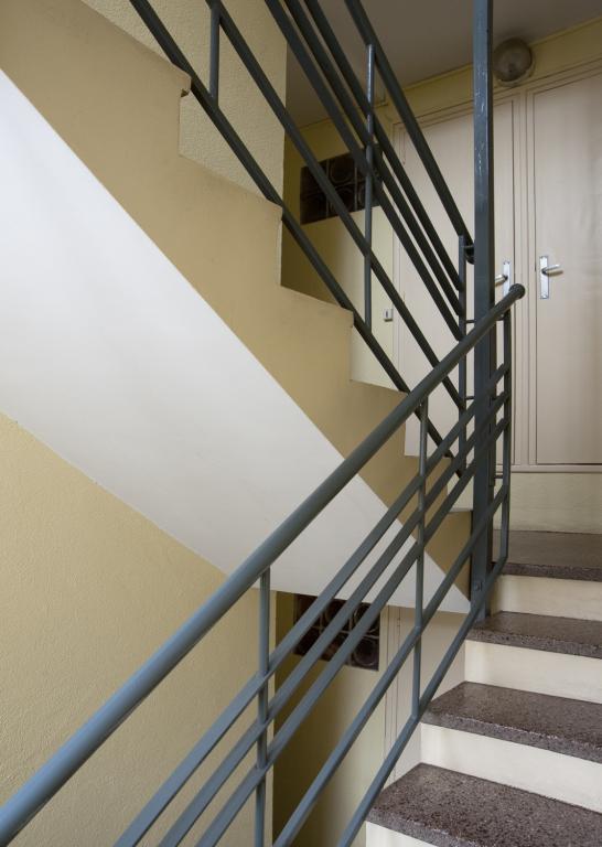 Vue intérieure de l'escalier de l'immeuble  A.
