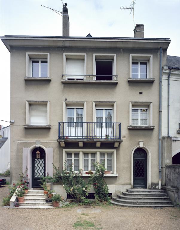 Façade principale vue depuis la cour.
