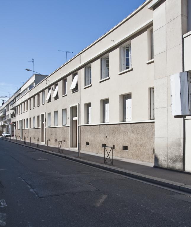 Façades antérieures rue Voltaire.