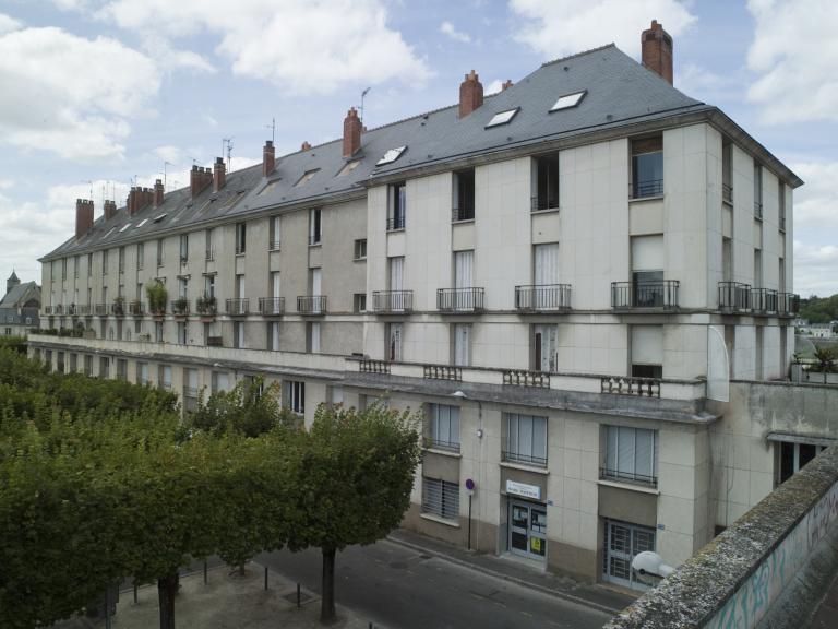 Façades postérieures du côté est de l'ensemble, vues depuis la terrasse ouest de la rue Nationale. ; Façade postérieure, vue depuis la terrasse ouest de la rue Nationale.