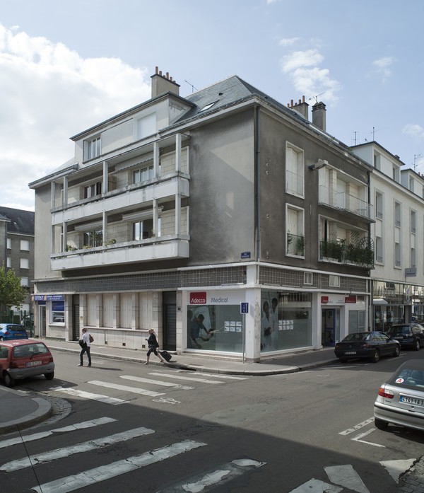 Immeuble à l'angle des rues Richelieu et des Déportés.