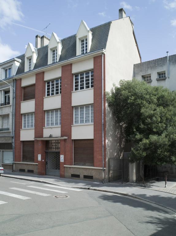 Façade principale vue depuis la rue Baleschoux.