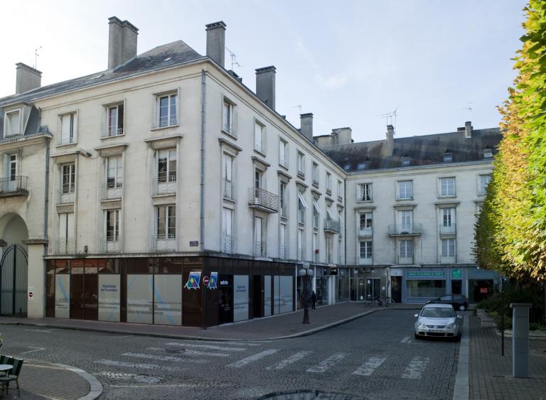Façades à l'angle de l'îlot M. ; Façades donnant sur la place de la Résistance.