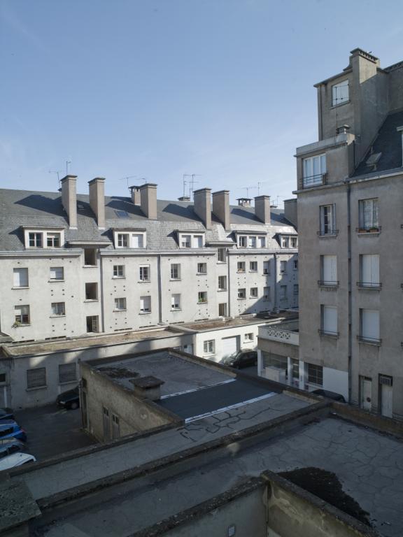 Ensemble de 5 immeubles d’État (16 à 24 rue du Commerce ) ; Îlot D