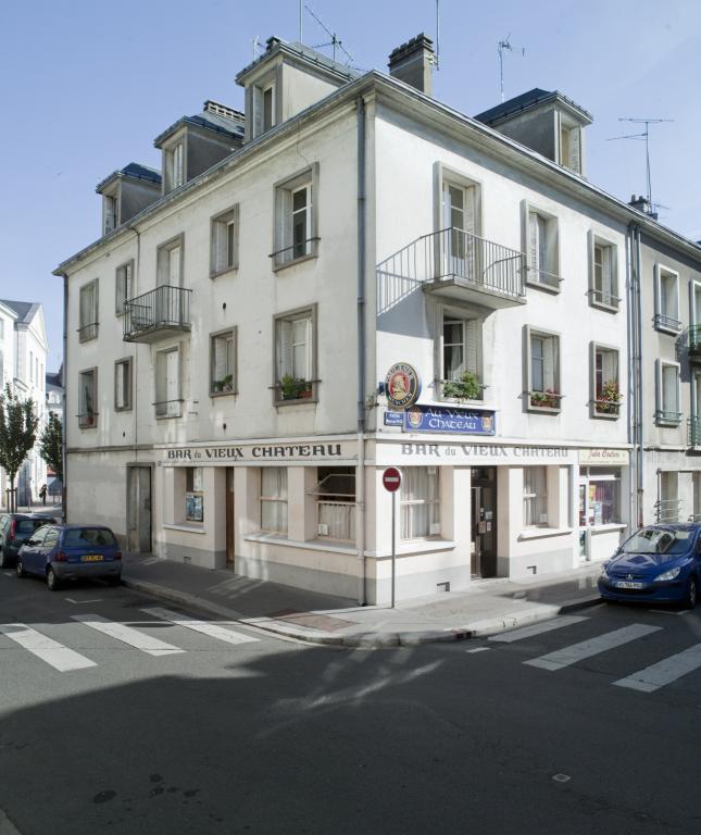 Immeuble à l'angle des rues du Maréchal-Foch et du Président-Merville.