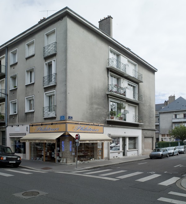 Immeuble à l'angle des rues Marceau et Richelieu.