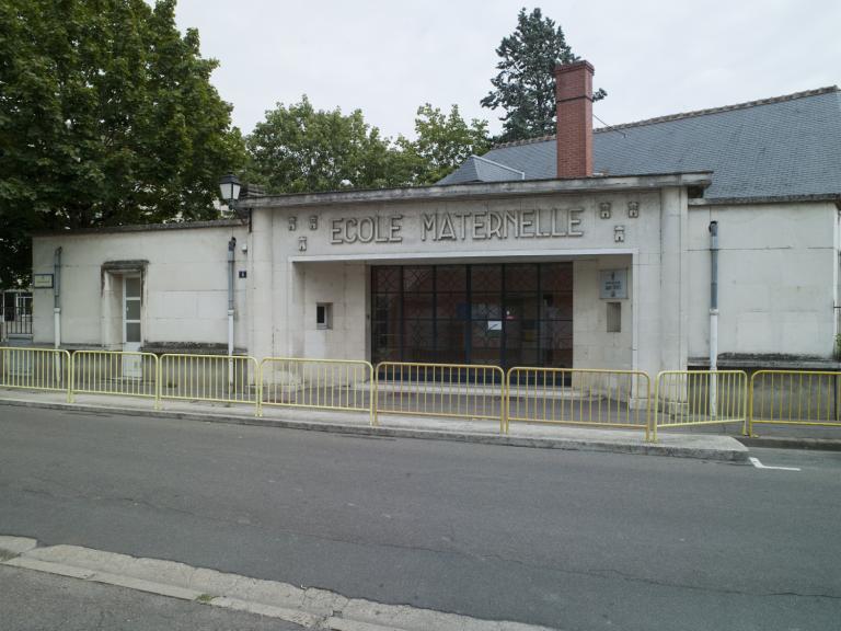 Entrée de l'école maternelle rue des Jacobins.
