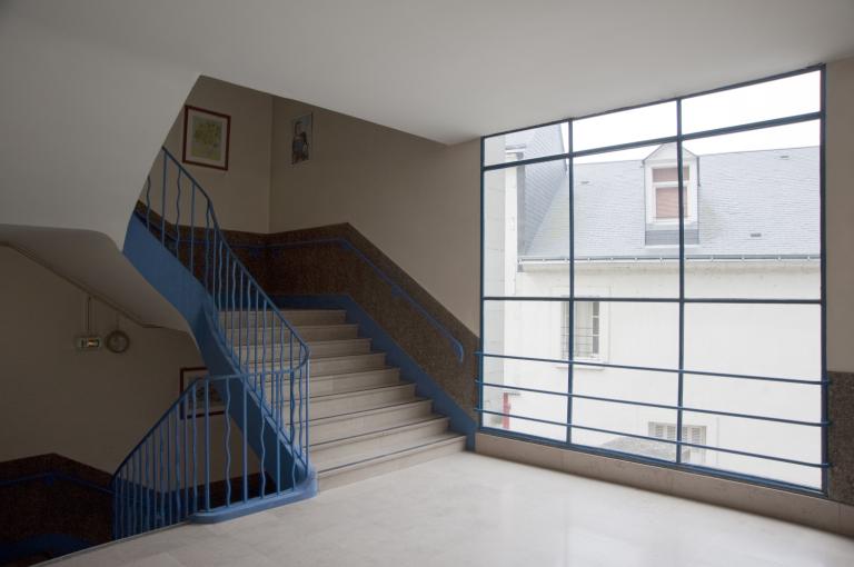 Palier du deuxième étage de l'école primaire.