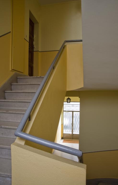 Vue de l'escalier du 41 rue Marceau.