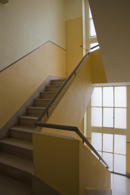 Vue de l'escalier du 41 rue Marceau.