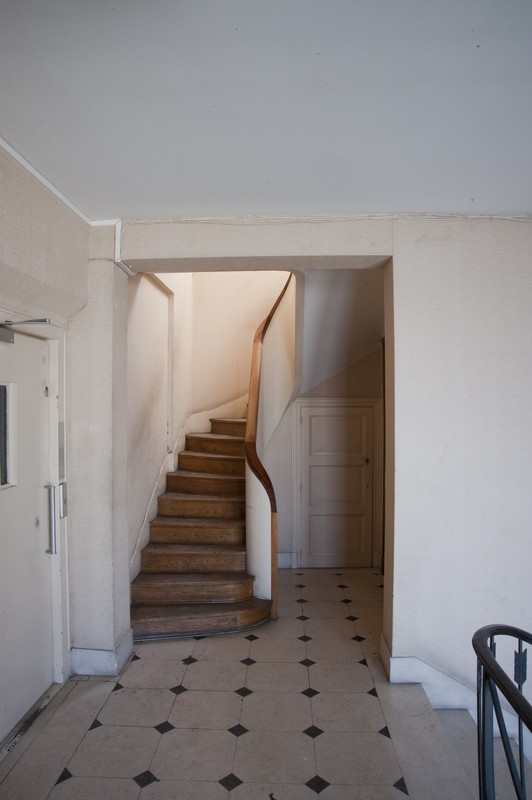 Escalier secondaire menant à l'étage de comble.