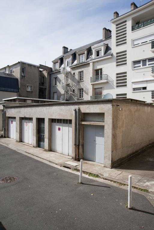 Façade postérieure. ; Garages en coeur d'îlot.