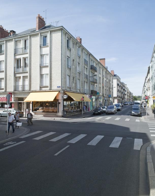 Rue Marceau.