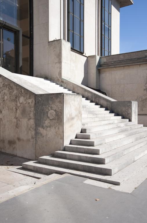Escalier monumental de la façade sud.