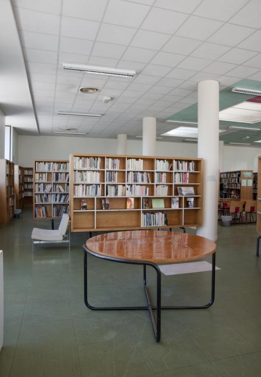 Ensemble de tables de bibliothèque