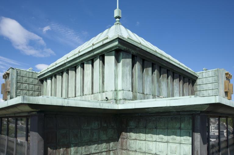 Toit de l'auditorium, angle sud-ouest.