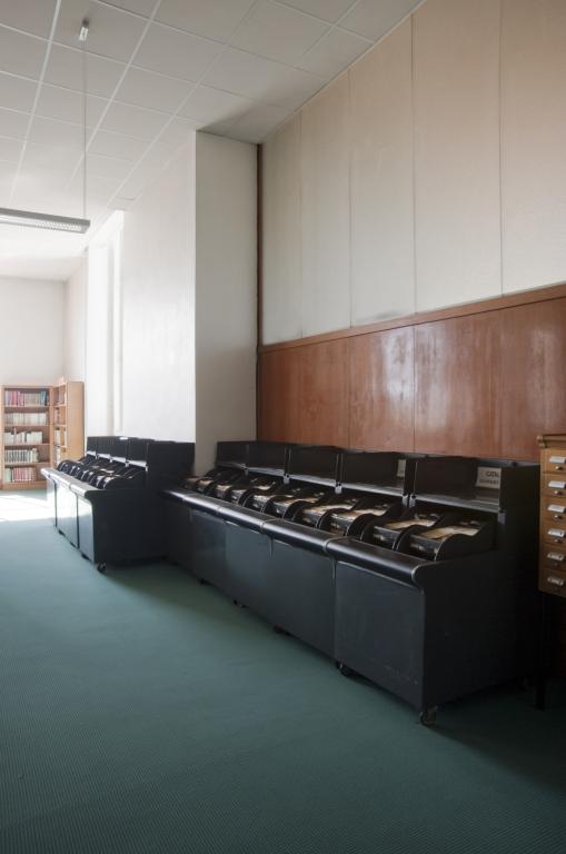 Ensemble de 20 classeurs à fiches, dits fichiers rotatifs Sipan ; Présentation des objets mobiliers de la bibliothèque municipale