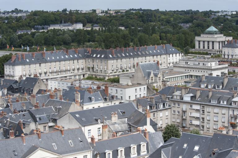 Vue générale de l'îlot ABC depuis la tour Charlemagne.