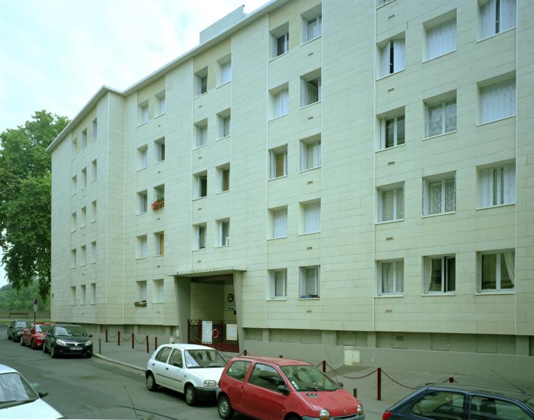 Façade rue des Amandiers.