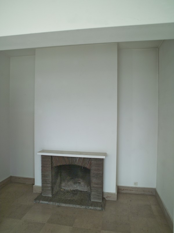Troisième étage de l'aile est : cheminée du living-room de l'appartement du directeur.