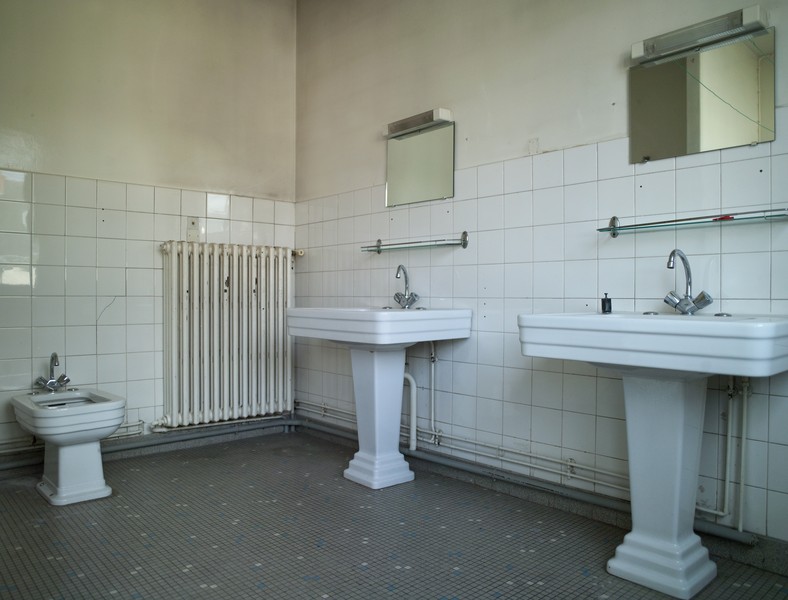 Troisième étage de l'aile est : salle de bains de l'appartement du directeur.