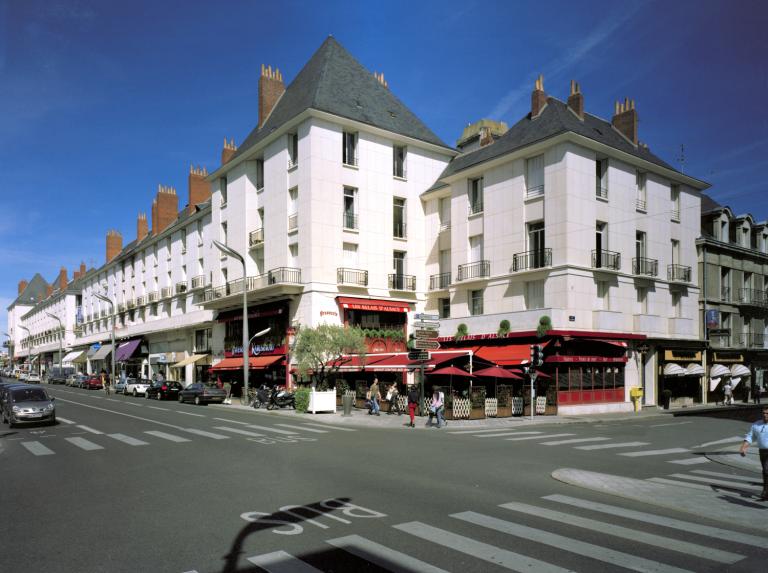 Façades à l'angle des rues Nationale et de la Scellerie. ; Façades ordonnancées des îlots H et G.