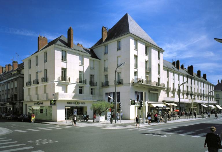 Façades ordonnancées de l'îlot I. ; Vue générale à l'angle des rues Nationale et de la Scellerie.