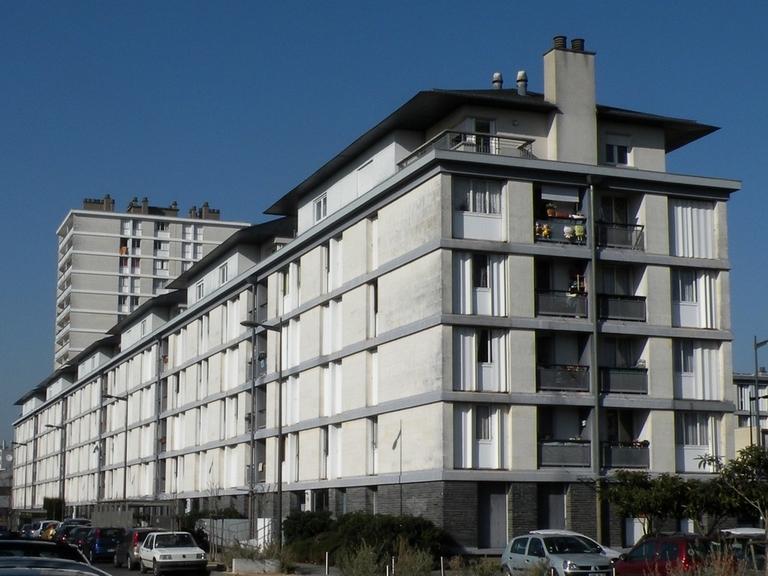 Vue des façades sud et ouest du bâtiment B.