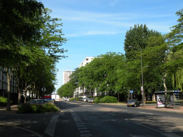Vue depuis la rue Nioche en direction de l'Ouest.