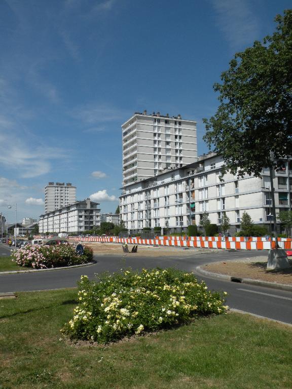 Vue de l'ancienne promenade plantée depuis le Palais des Sports.