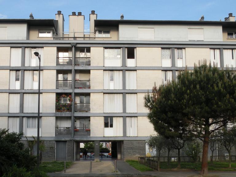 Vue partielle de la façade est du bâtiment B.