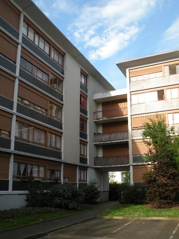 Vue du portique joignant les bâtiments 22 et 23.