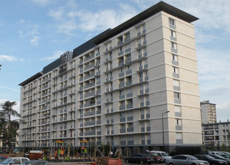 Vue générale du bâtiment R.