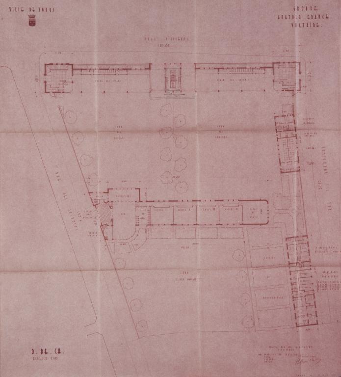 Plan d'ensemble, rez-de-chaussée, H. Lhéritier de Chézelle, 2 juin 1952. (archives municipales de Tours, 4 M Groupe scolaire Anatole-France, boîte 356).