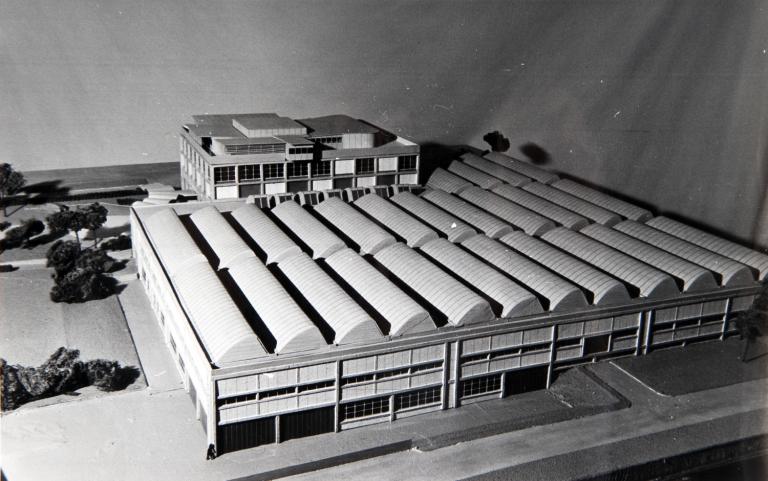 Vue de la maquette de l'imprimerie, [195?]. (archives privées du groupe Serge Laski, établissements Mame).