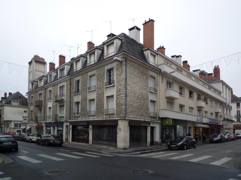 Façades à l'angle des rues Jules-Favre et Berthelot.