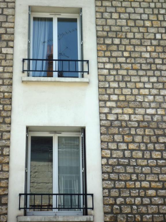 Détail de la façade en moellons du 15 rue Jules-Favre.