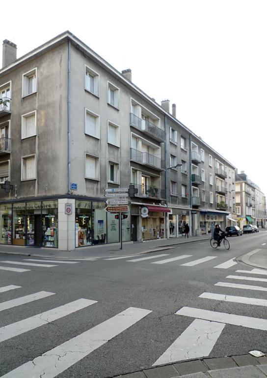 Façades ouest de l'îlot vues depuis l'angle des rues des Halles et Marceau.