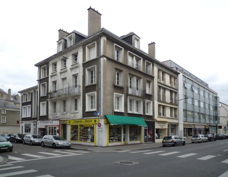Façades nord et ouest de l'îlot vues depuis l'angle des rues Marceau et Richelieu.