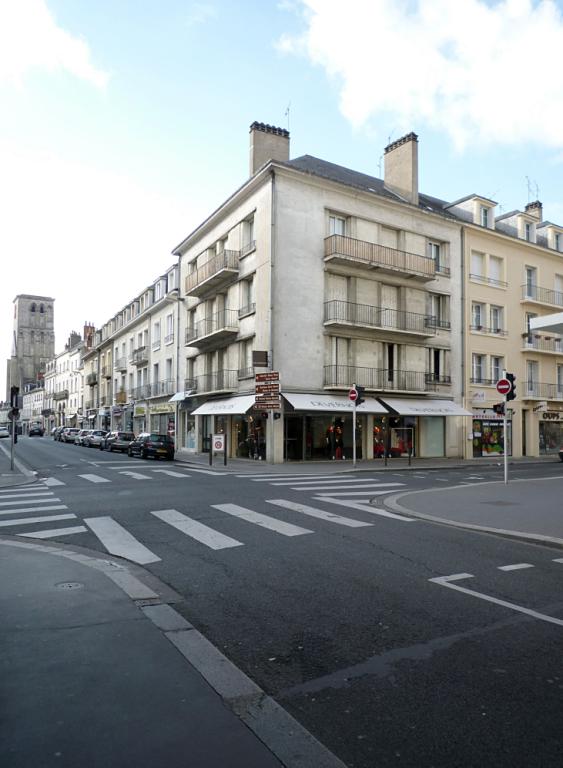 Façades à l'angle des rues des Halles et Marceau. ; Angle des rues Marceau et des Halles.