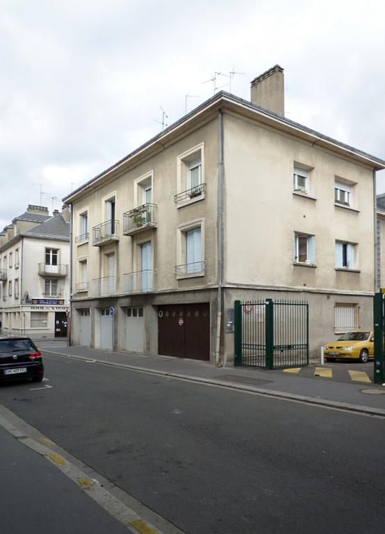 Immeuble à l'angle des rues du Maréchal-Foch et du Président-Merville.
