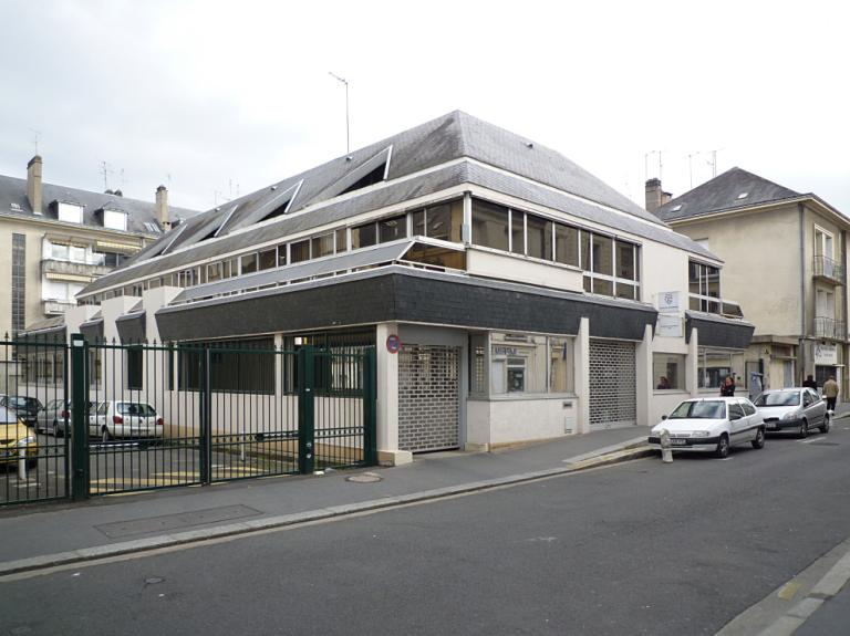 Immeuble de bureaux en coeur d'îlot, aligné sur la rue du Président-Merville.