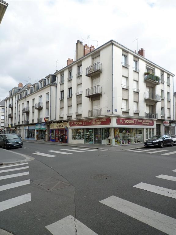 Façades rue des Halles.