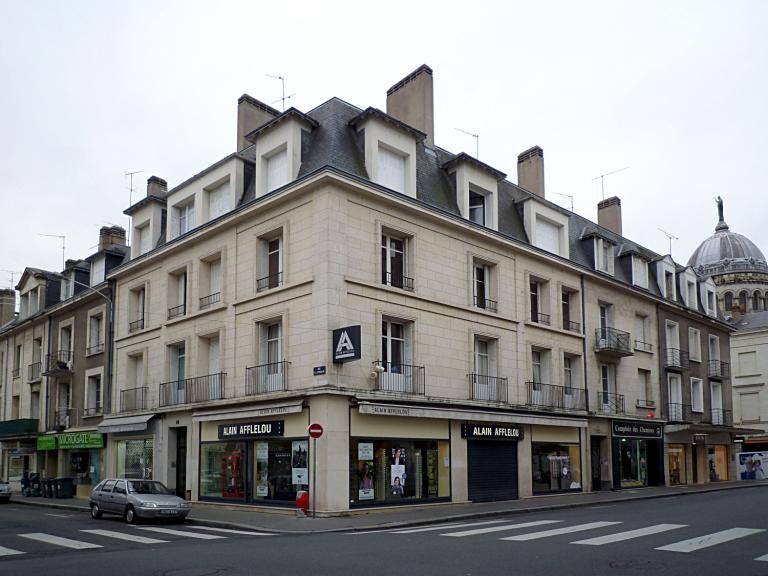 Façades à l'angle des rues des Halles et de Jérusalem.